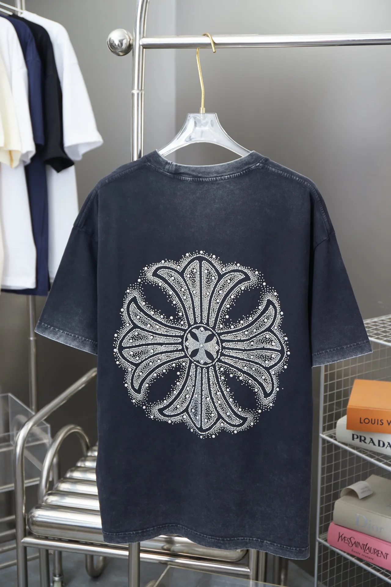 🅿️220 Chrome Hearte 25SS early spring new model, hot diamond short sleeves, light luxury, a must-have item for daily commuting for men and women, correct version, welcome to compare, detailed features · 280 grams of 100% pure cotton double yarn jersey fabric · Special thickened 32 pieces of double-strand 1X1 thread in the same vat · Imported Australian matte pearlescent diamonds. Ready-made garments are dyed and then faded and fried with snowflakes. Then wash to make it look old. General washing improves the effect · Double-needle stitching across seams · Original main mark, washed tag, branded moisture-proof paper packaging Color: black/apricot/grey/military green Size: S/M/L/XL